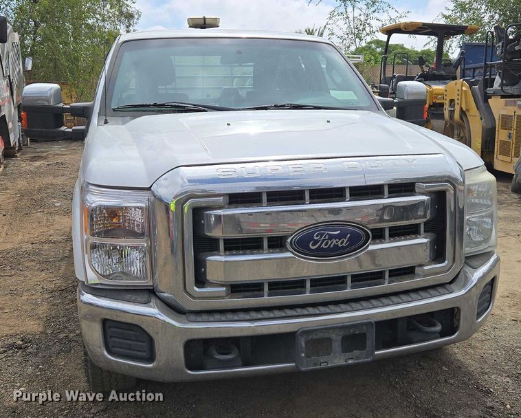 image for item EU2529 2016 Ford F250 Super Duty SuperCab flatbed pickup truck