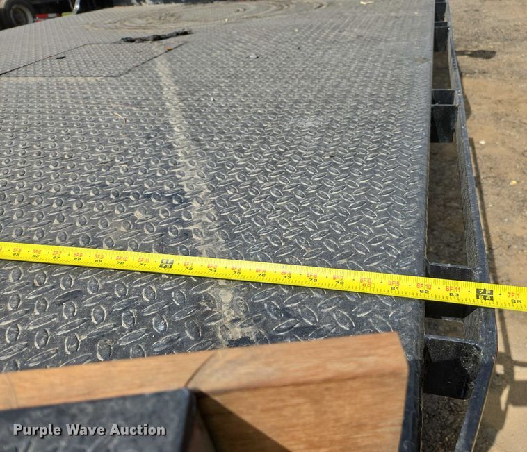 image for item EU2529 2016 Ford F250 Super Duty SuperCab flatbed pickup truck