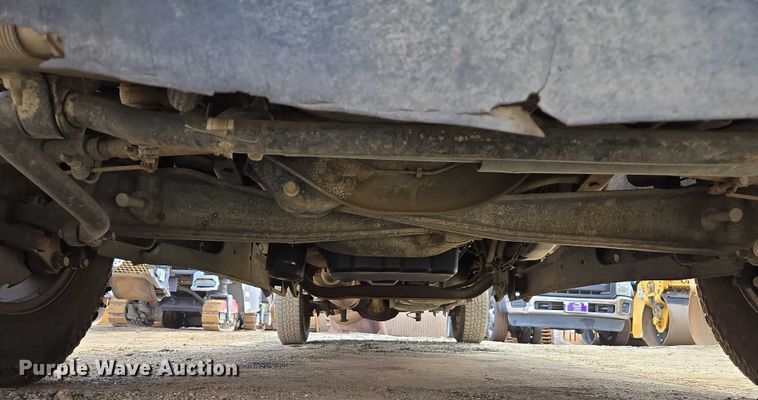 image for item EU2529 2016 Ford F250 Super Duty SuperCab flatbed pickup truck