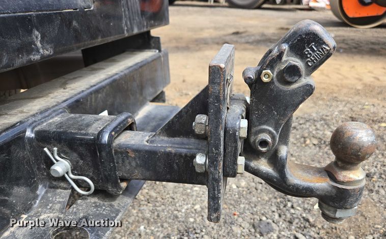 image for item EU2529 2016 Ford F250 Super Duty SuperCab flatbed pickup truck