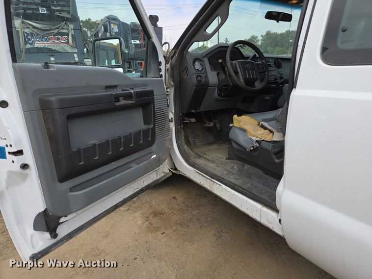 image for item EU2529 2016 Ford F250 Super Duty SuperCab flatbed pickup truck