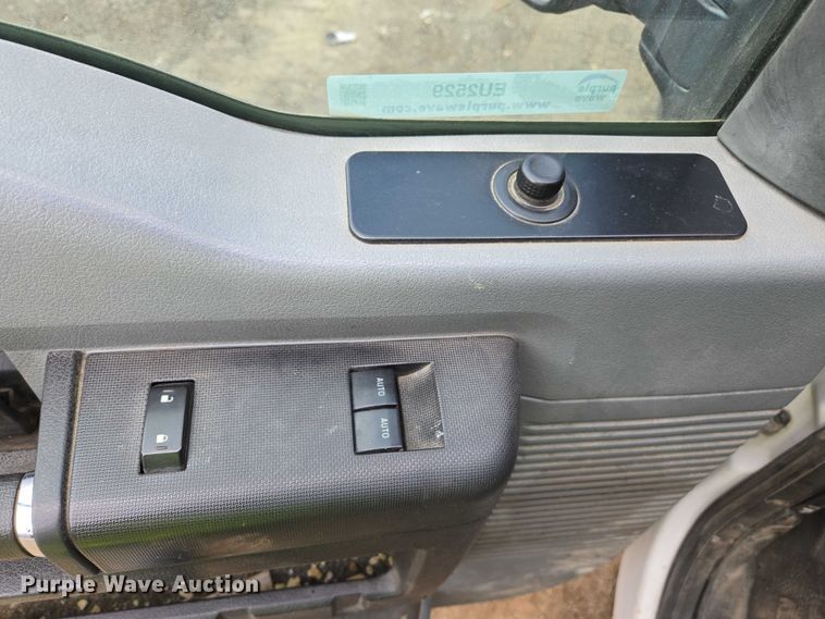 image for item EU2529 2016 Ford F250 Super Duty SuperCab flatbed pickup truck