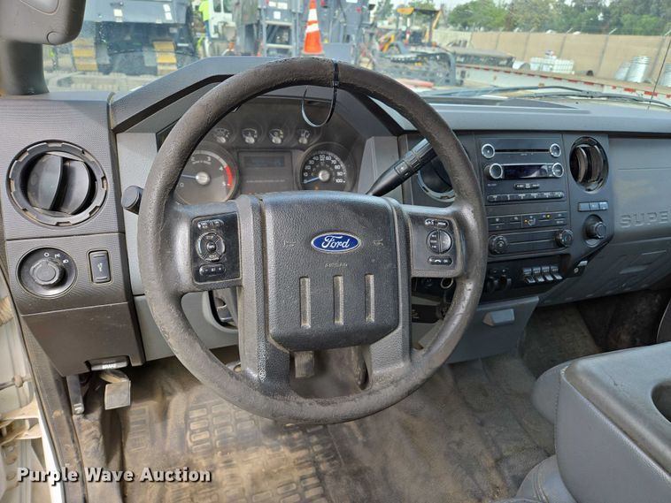 image for item EU2529 2016 Ford F250 Super Duty SuperCab flatbed pickup truck