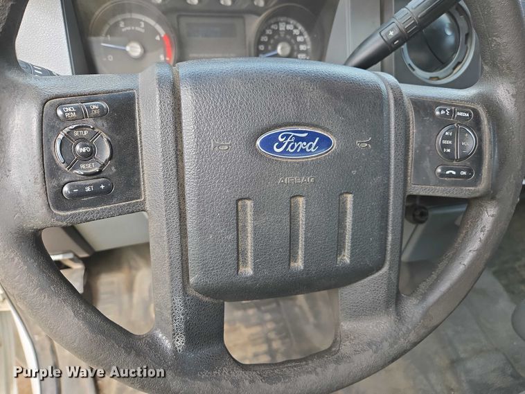 image for item EU2529 2016 Ford F250 Super Duty SuperCab flatbed pickup truck