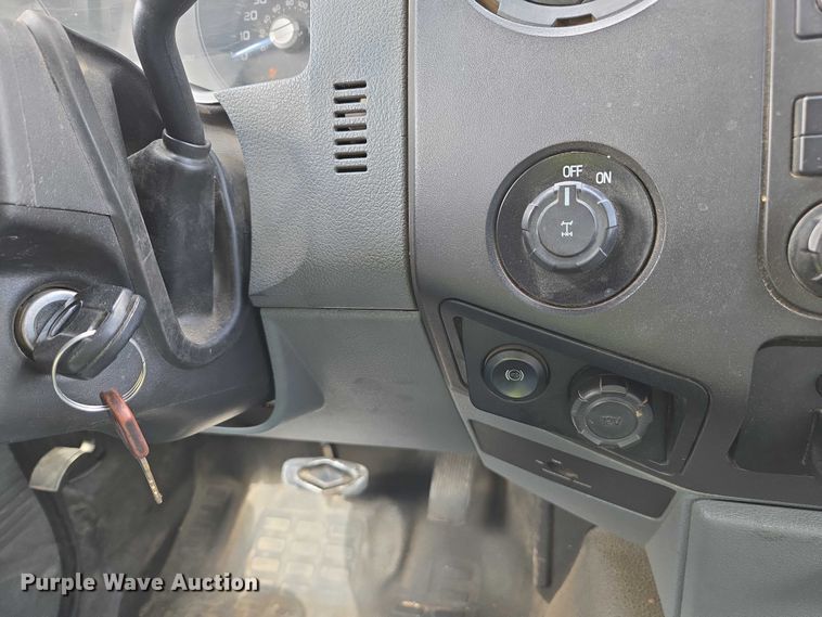 image for item EU2529 2016 Ford F250 Super Duty SuperCab flatbed pickup truck