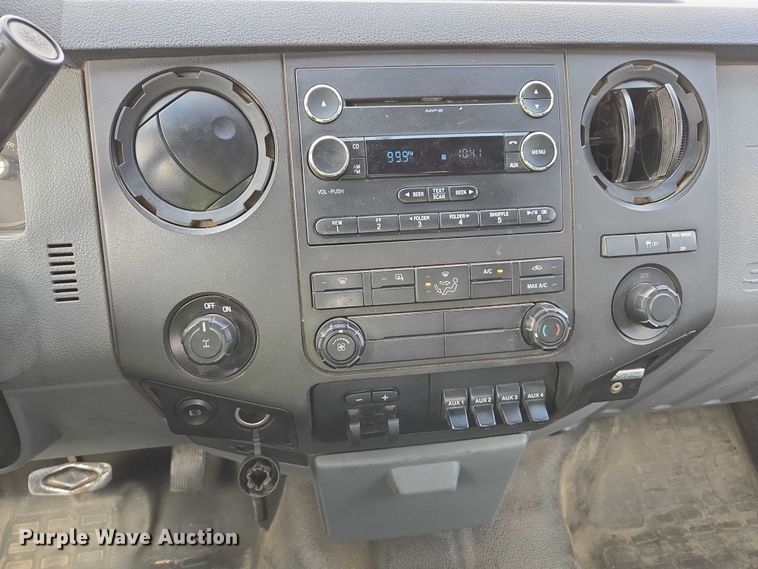 image for item EU2529 2016 Ford F250 Super Duty SuperCab flatbed pickup truck