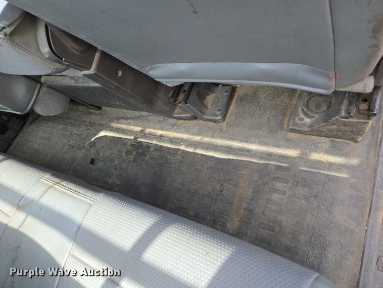 image for item EU2529 2016 Ford F250 Super Duty SuperCab flatbed pickup truck