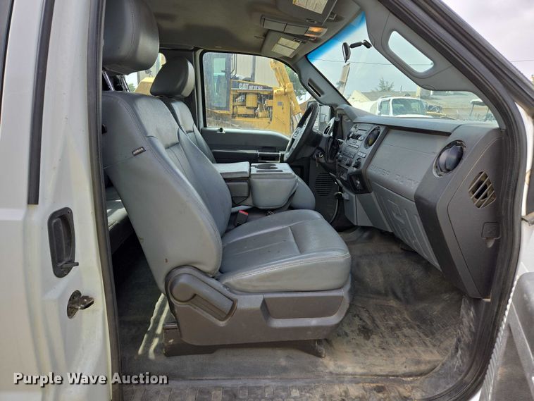 image for item EU2529 2016 Ford F250 Super Duty SuperCab flatbed pickup truck