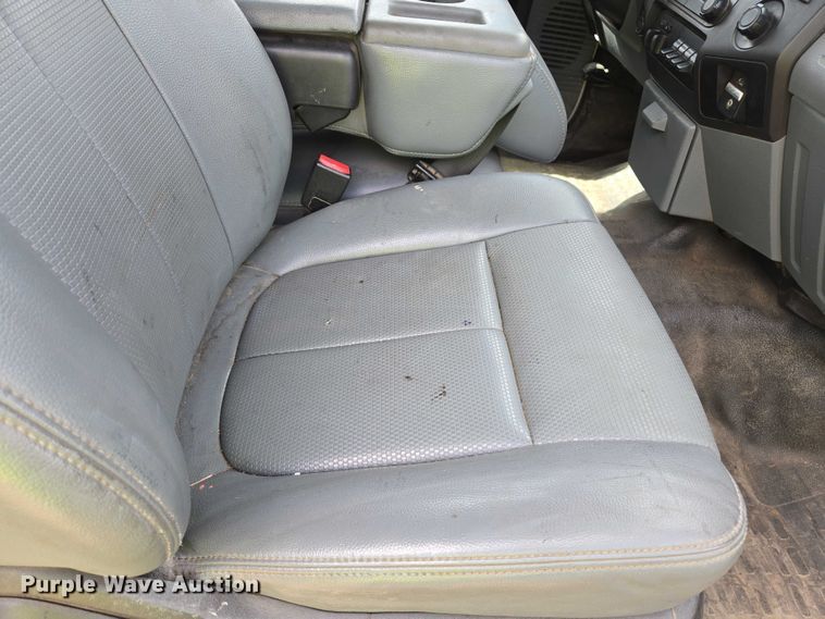 image for item EU2529 2016 Ford F250 Super Duty SuperCab flatbed pickup truck