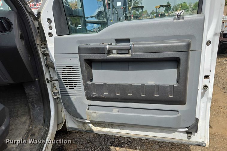 image for item EU2529 2016 Ford F250 Super Duty SuperCab flatbed pickup truck