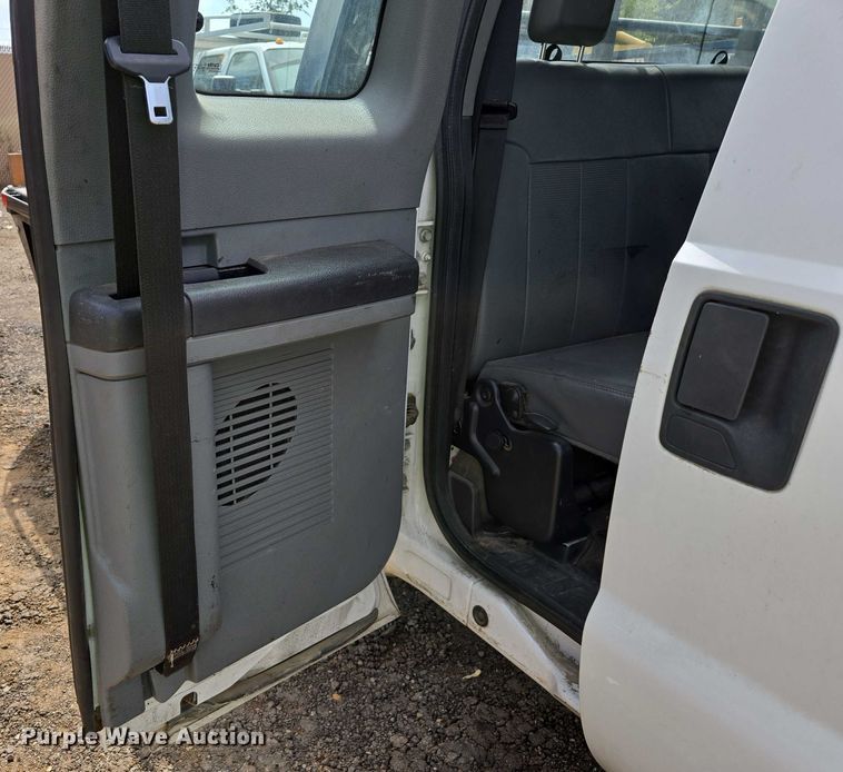 image for item EU2529 2016 Ford F250 Super Duty SuperCab flatbed pickup truck