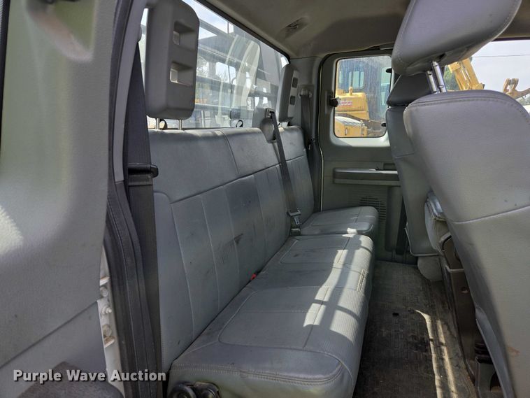 image for item EU2529 2016 Ford F250 Super Duty SuperCab flatbed pickup truck