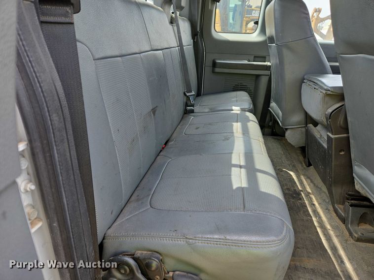 image for item EU2529 2016 Ford F250 Super Duty SuperCab flatbed pickup truck