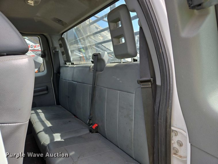 image for item EU2529 2016 Ford F250 Super Duty SuperCab flatbed pickup truck