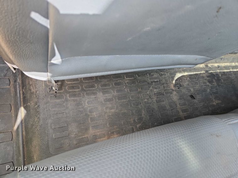 image for item EU2529 2016 Ford F250 Super Duty SuperCab flatbed pickup truck