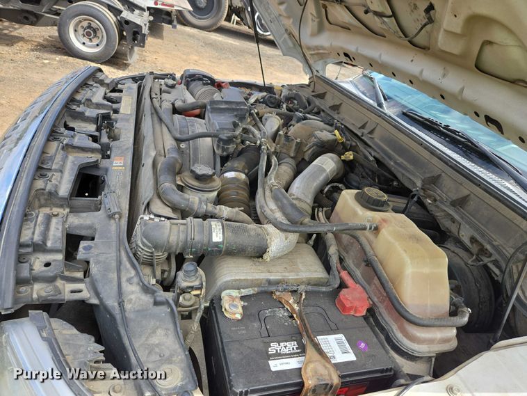 image for item EU2529 2016 Ford F250 Super Duty SuperCab flatbed pickup truck