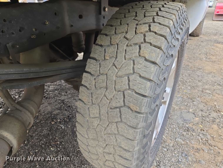 image for item EU2529 2016 Ford F250 Super Duty SuperCab flatbed pickup truck