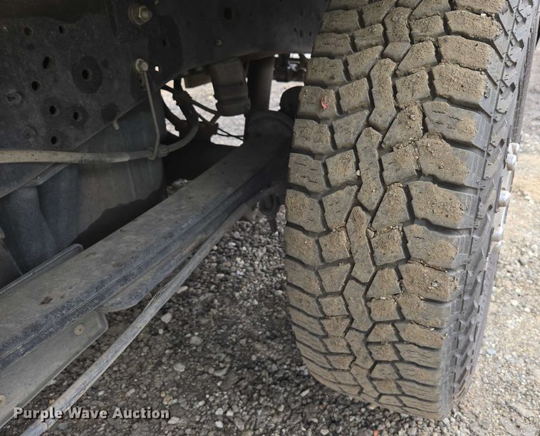 image for item EU2529 2016 Ford F250 Super Duty SuperCab flatbed pickup truck