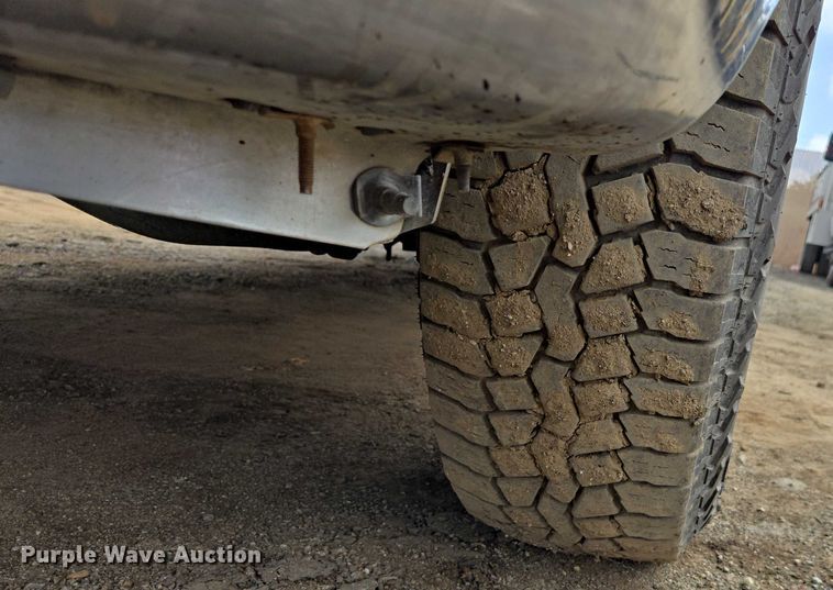 image for item EU2529 2016 Ford F250 Super Duty SuperCab flatbed pickup truck