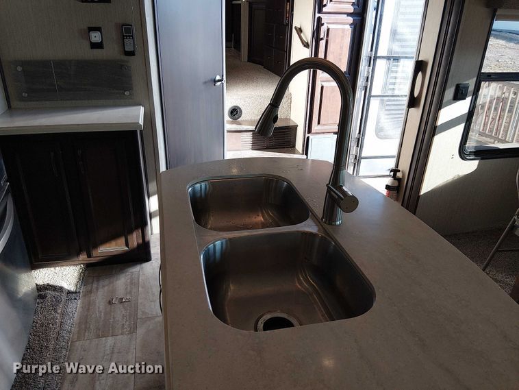 image for item EU2533 2016 Forest River Columbus camper