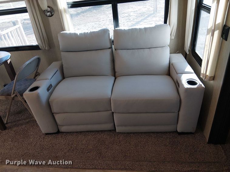 image for item EU2533 2016 Forest River Columbus camper