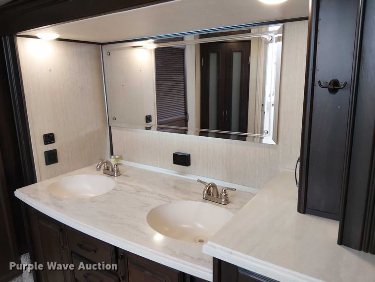 image for item EU2533 2016 Forest River Columbus camper