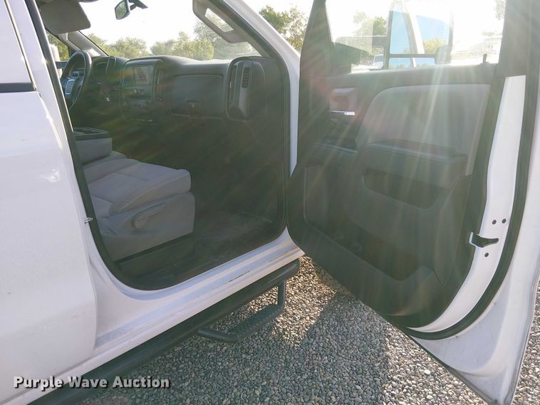 image for item EU2534 2019 GMC Sierra 2500HD Double Cab pickup truck