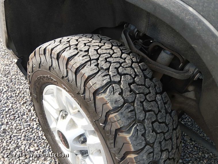 image for item EU2537 2020 GMC Sierra 2500HD Double Cab pickup truck