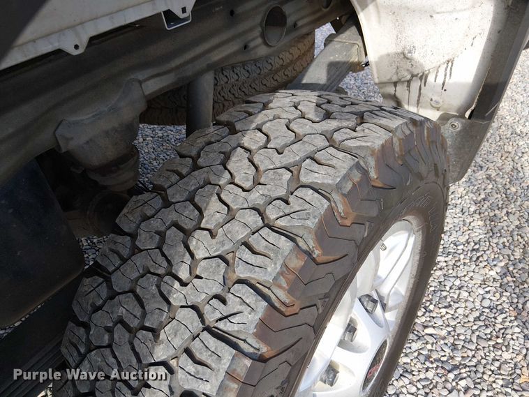 image for item EU2537 2020 GMC Sierra 2500HD Double Cab pickup truck