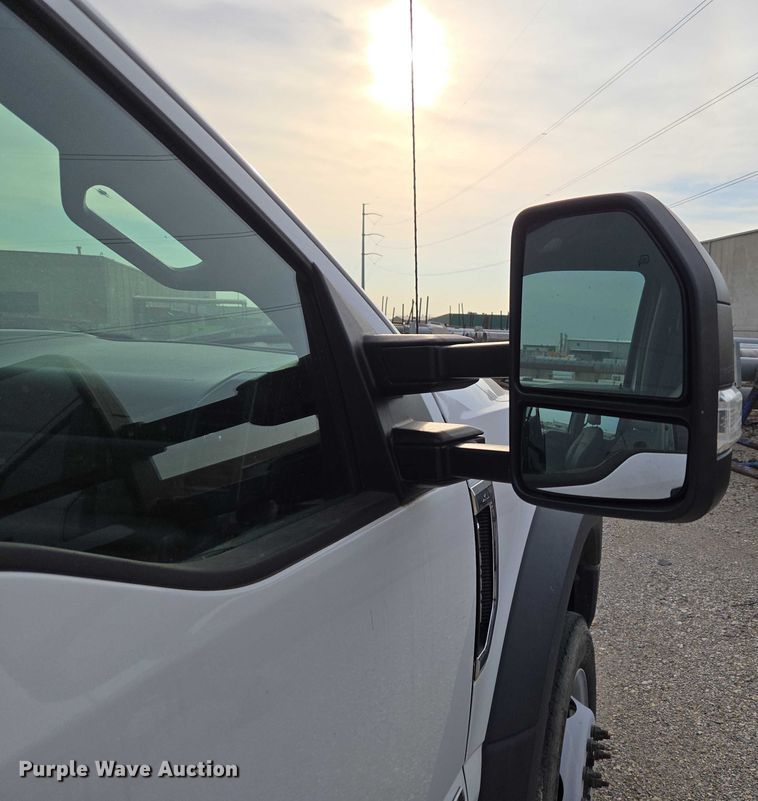 image for item EU3692 2019 Ford F-550 Crew Cab truck cab and chassis