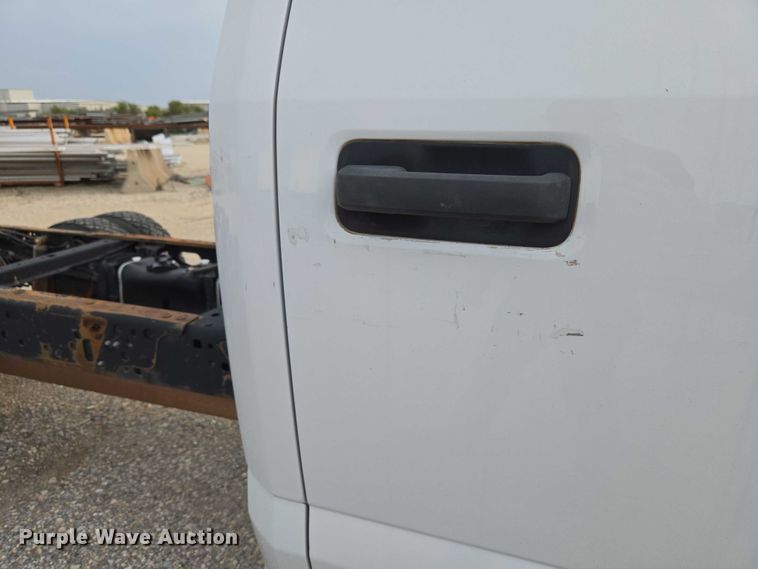 image for item EU3692 2019 Ford F-550 Crew Cab truck cab and chassis