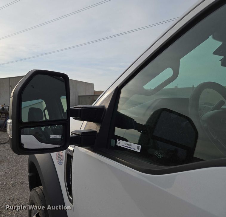 image for item EU3692 2019 Ford F-550 Crew Cab truck cab and chassis