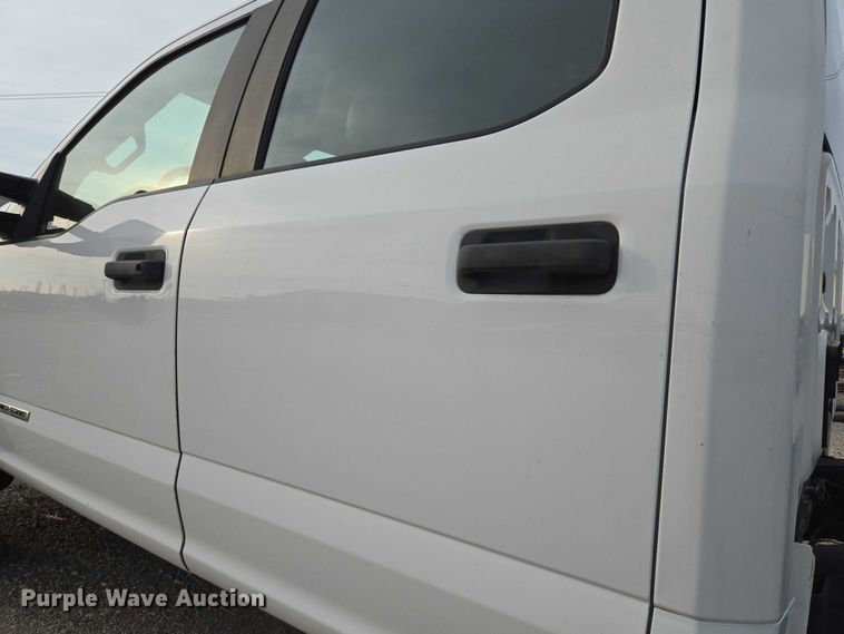 image for item EU3692 2019 Ford F-550 Crew Cab truck cab and chassis