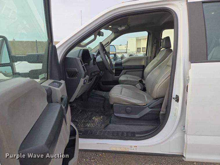 image for item EU3692 2019 Ford F-550 Crew Cab truck cab and chassis