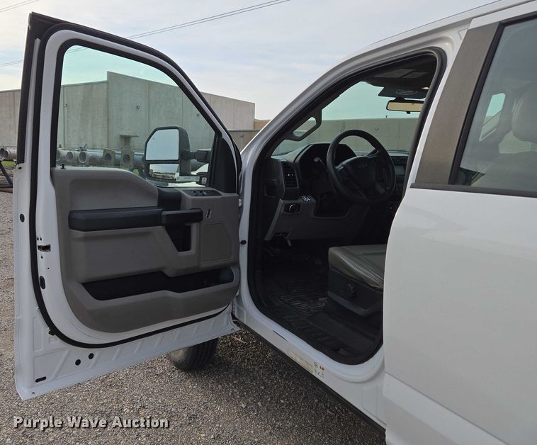 image for item EU3692 2019 Ford F-550 Crew Cab truck cab and chassis