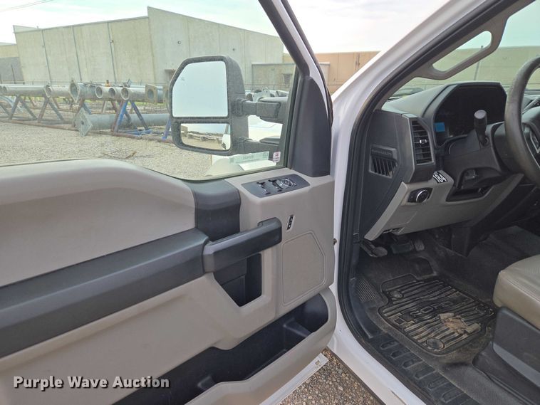 image for item EU3692 2019 Ford F-550 Crew Cab truck cab and chassis