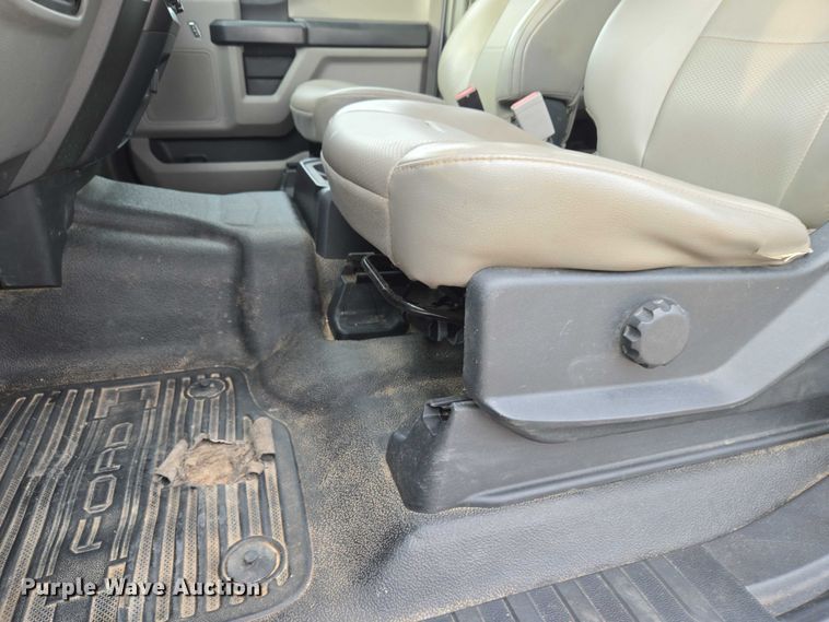 image for item EU3692 2019 Ford F-550 Crew Cab truck cab and chassis