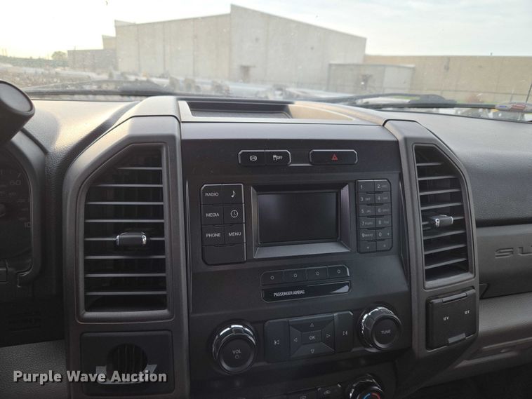 image for item EU3692 2019 Ford F-550 Crew Cab truck cab and chassis