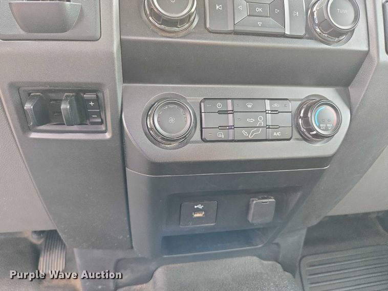 image for item EU3692 2019 Ford F-550 Crew Cab truck cab and chassis