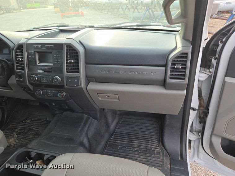 image for item EU3692 2019 Ford F-550 Crew Cab truck cab and chassis