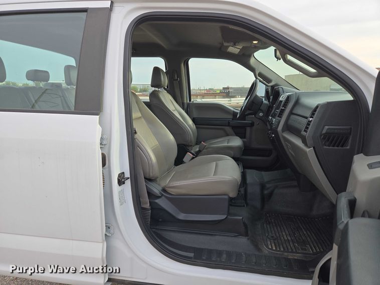 image for item EU3692 2019 Ford F-550 Crew Cab truck cab and chassis