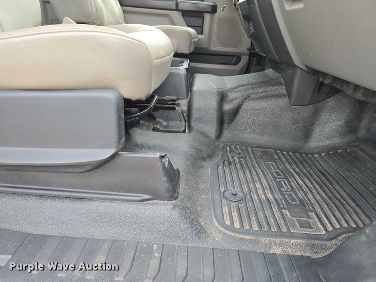 image for item EU3692 2019 Ford F-550 Crew Cab truck cab and chassis