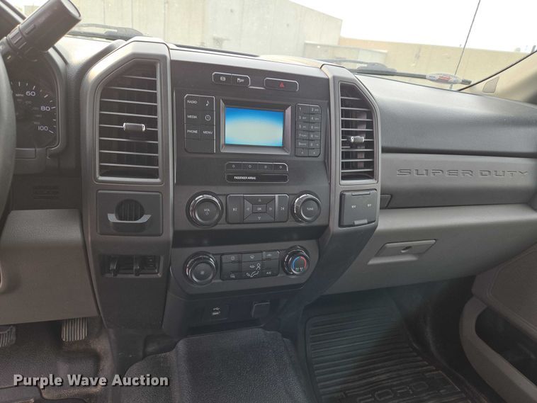 image for item EU3692 2019 Ford F-550 Crew Cab truck cab and chassis