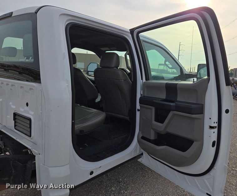 image for item EU3692 2019 Ford F-550 Crew Cab truck cab and chassis