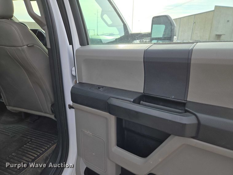 image for item EU3692 2019 Ford F-550 Crew Cab truck cab and chassis