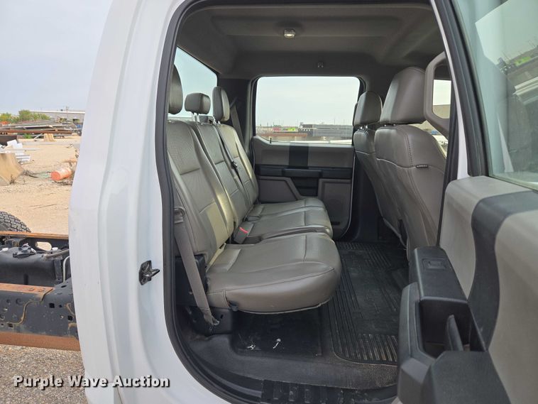 image for item EU3692 2019 Ford F-550 Crew Cab truck cab and chassis