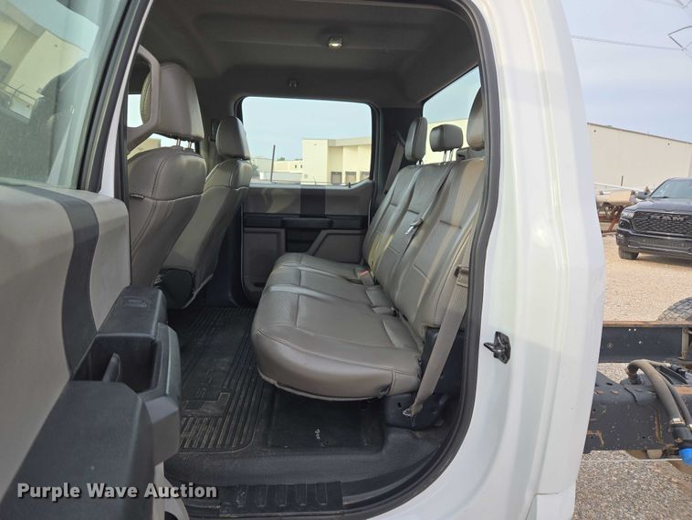 image for item EU3692 2019 Ford F-550 Crew Cab truck cab and chassis