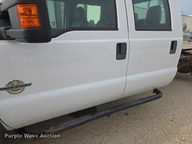 image for item EU3693 2012 Ford F550 Crew Cab truck cab and chassis