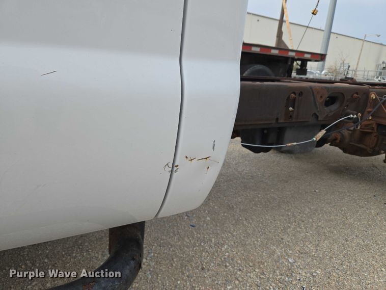 image for item EU3693 2012 Ford F550 Crew Cab truck cab and chassis