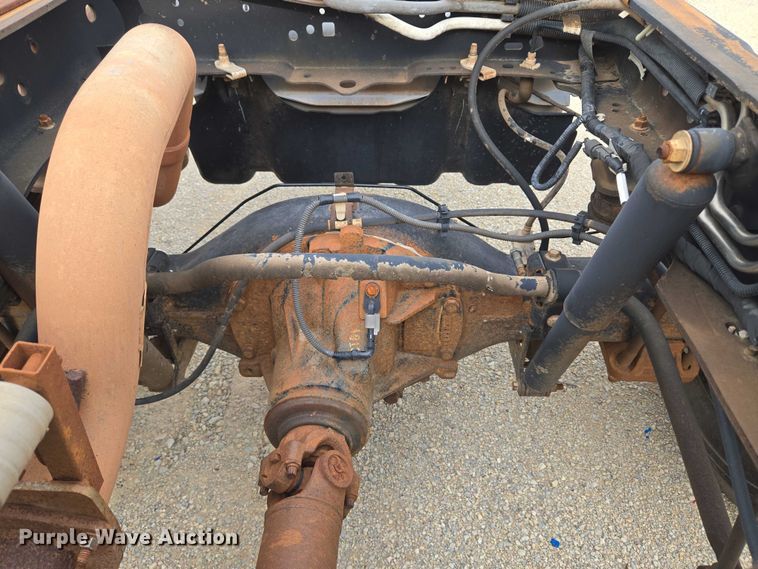 image for item EU3693 2012 Ford F550 Crew Cab truck cab and chassis